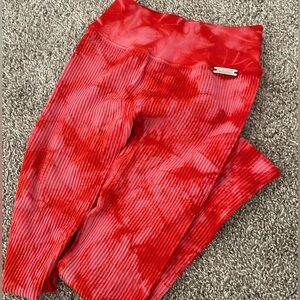 Bombshell sportswear leggings size S red marble seamless